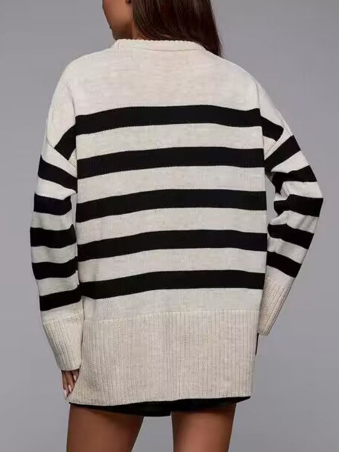 Lidia | Striped slit sweater with a crew neck