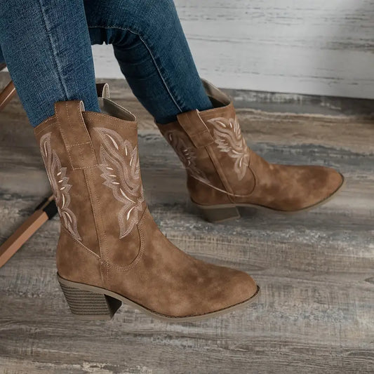 Claudia | Retro ankle boots with a chunky heel