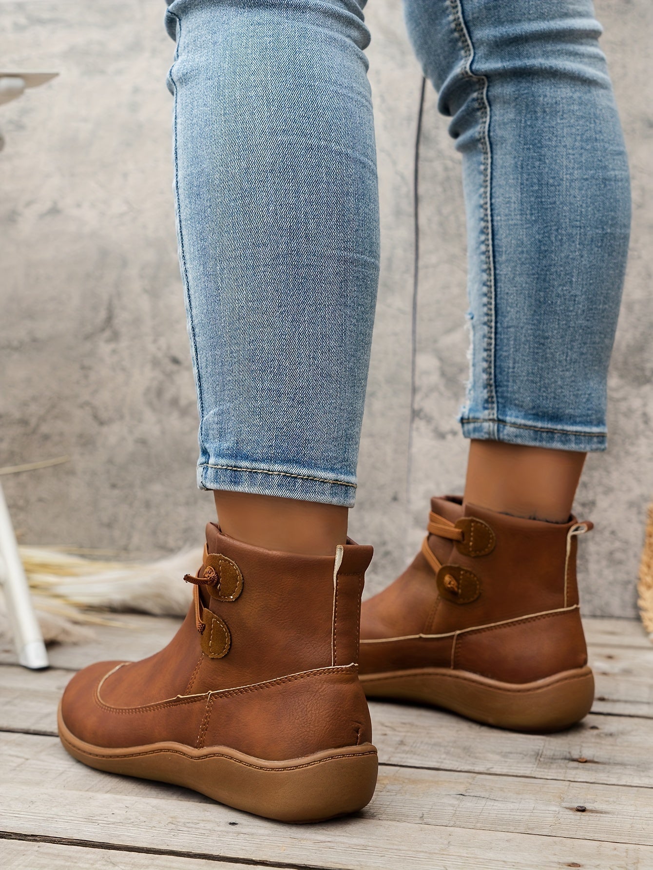 Flor | Lightweight, supportive orthopedic boots.