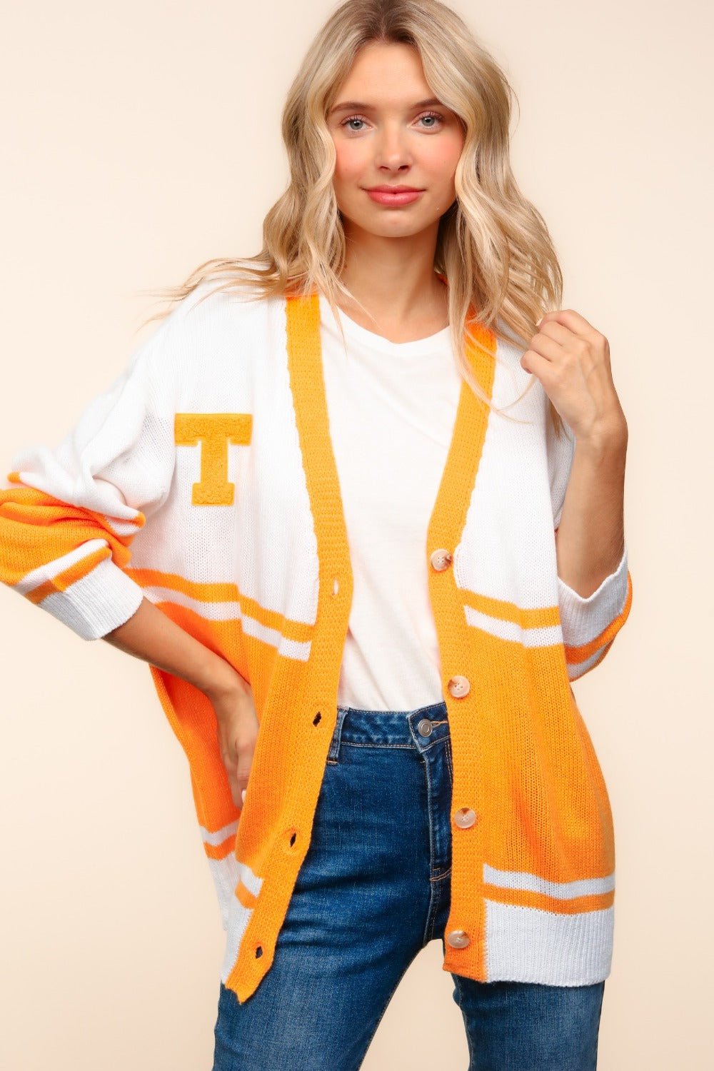 Maria | Haptics cardigan with V-neck, button placket and letter patch