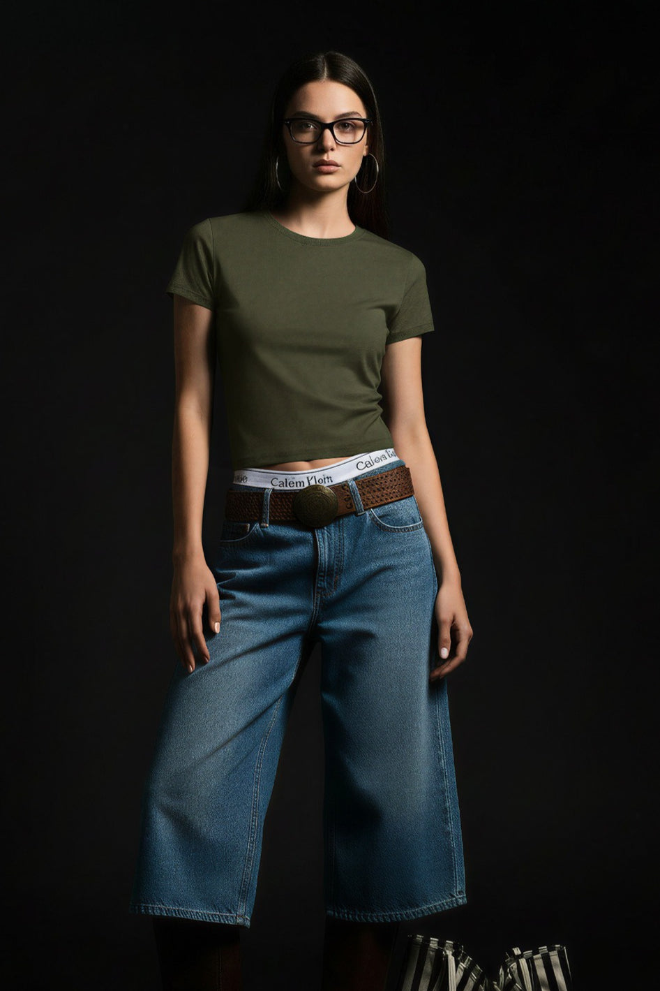 Minimalist Solid Crew Neck Slim Crop T-shirt