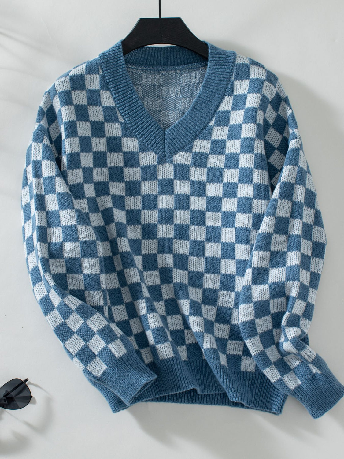 Mariana | Checked sweater with a V-neck and dropped shoulders