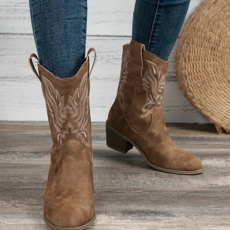 Claudia | Retro ankle boots with a chunky heel