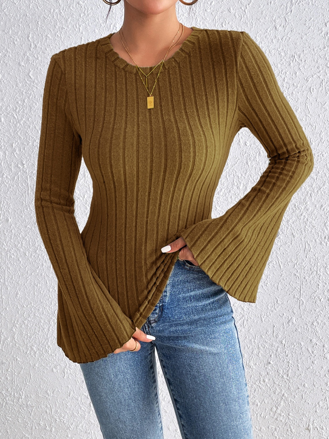 Mariana | Round neck T-shirt with flared sleeves