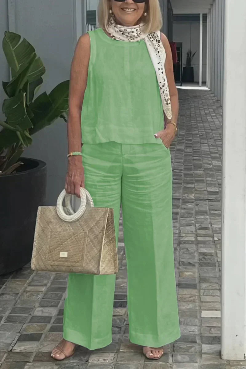 Gloria® | Elegant Sleeveless Outfit