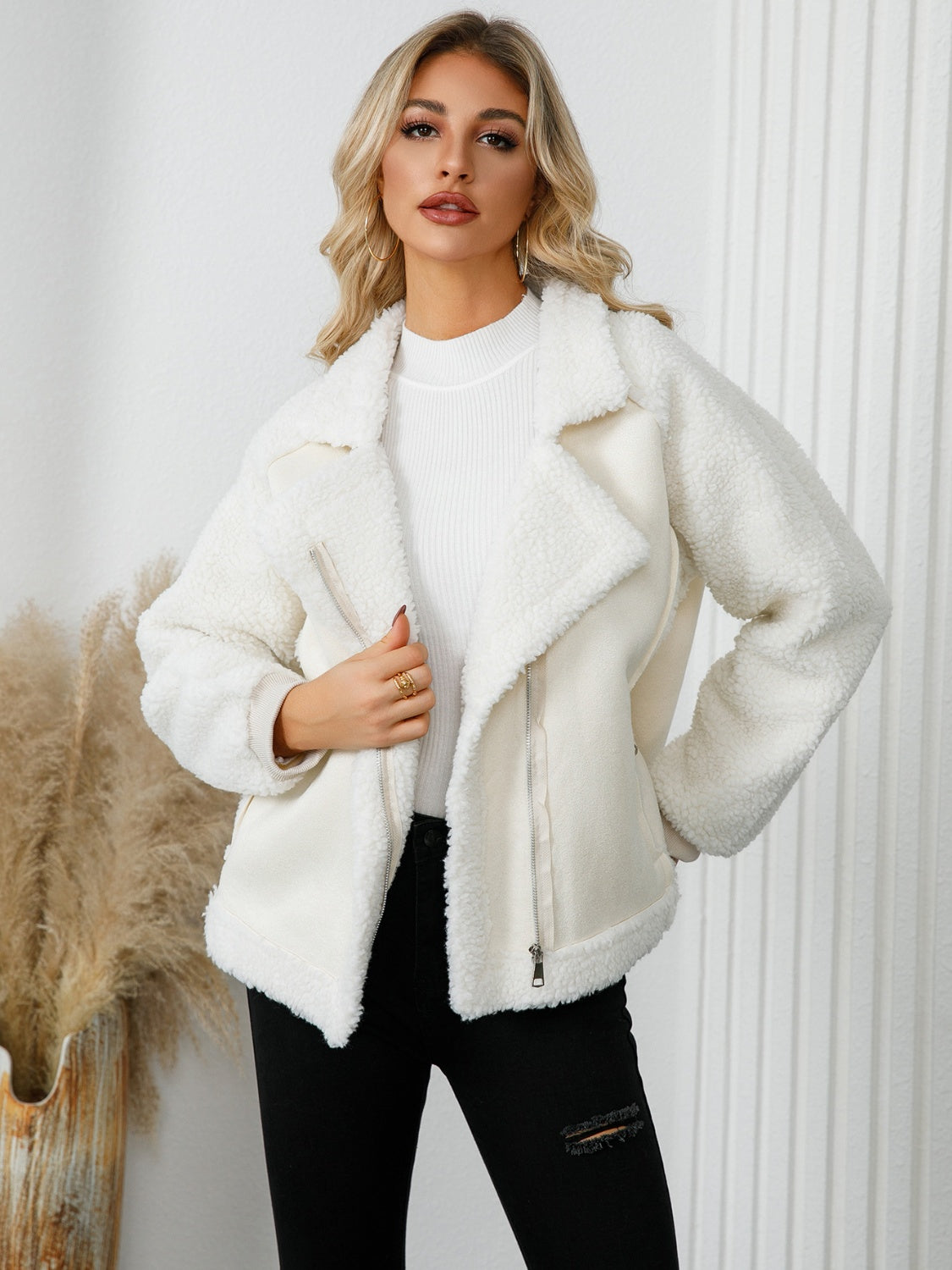 Margrit | Sherpa long sleeve jacket with pockets and zip fastening