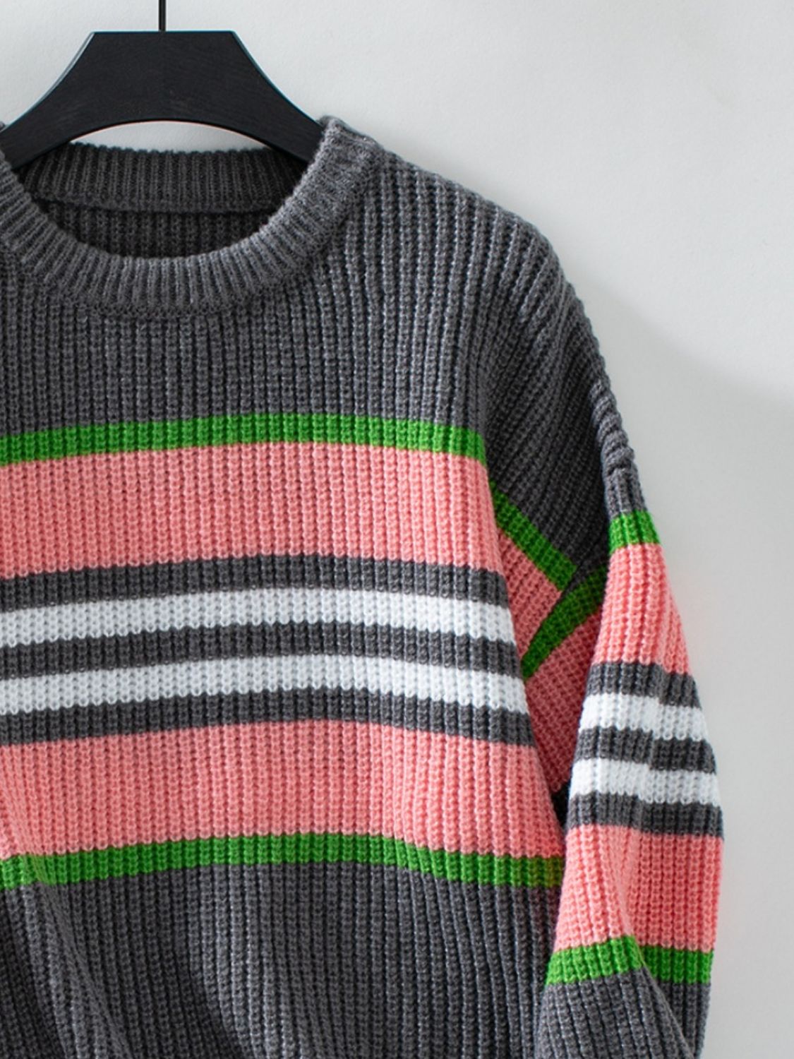 Barbara | Long-sleeved sweater with contrasting stripes and a crew neck