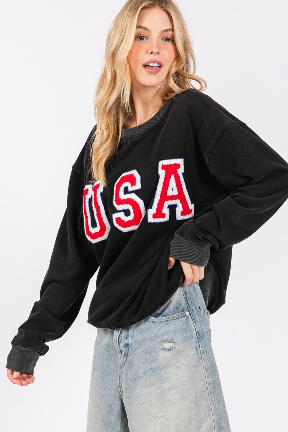 Begoña | SAGE + FIG crew neck sweatshirt with USA letter patch