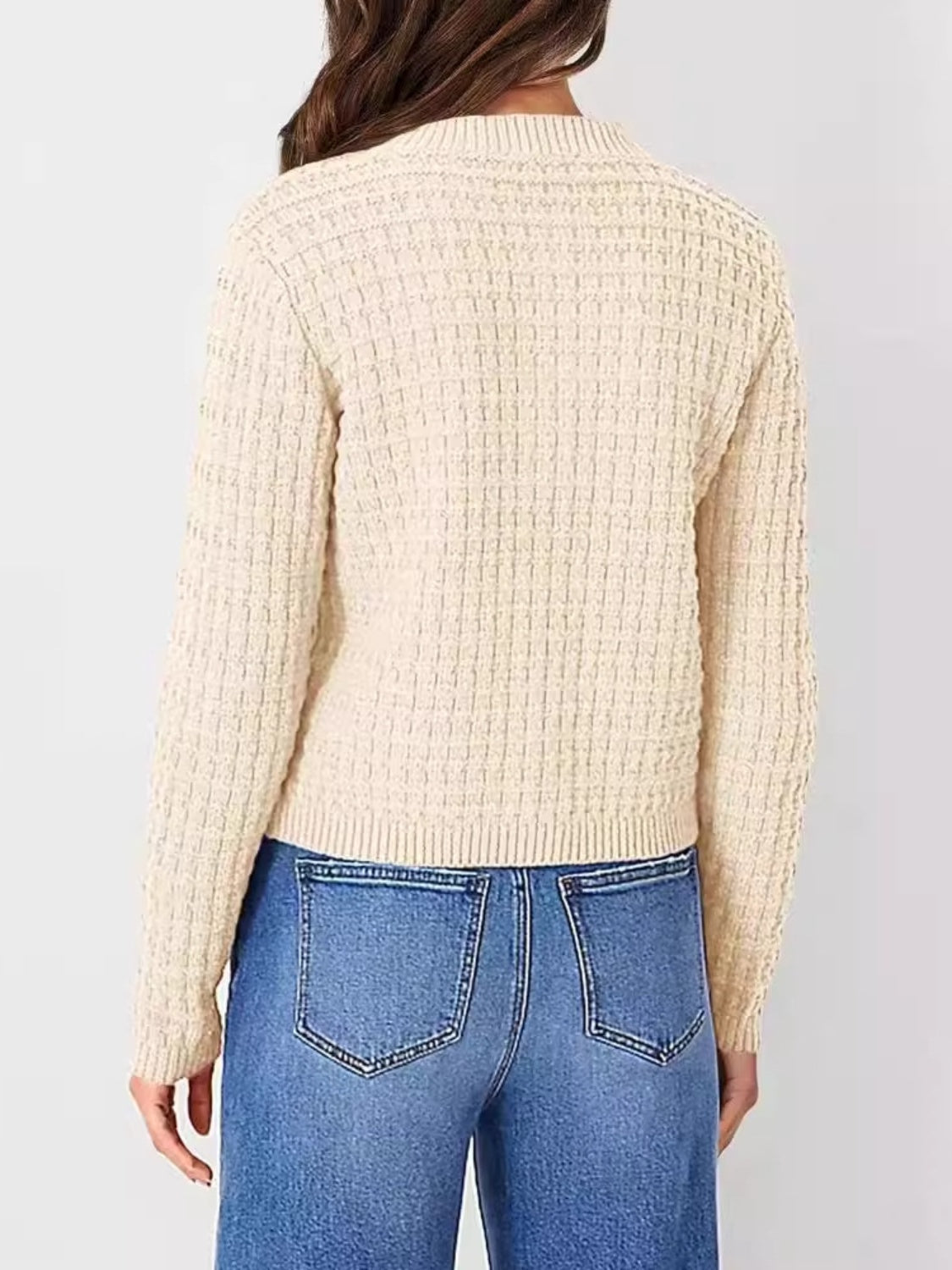 Adele | Buttoned, long-sleeved cardigan with a crew neck