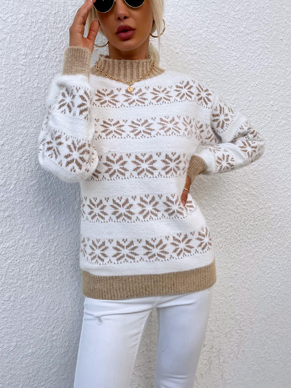 Gabriela | Jacquard Christmas sweater with snowflakes