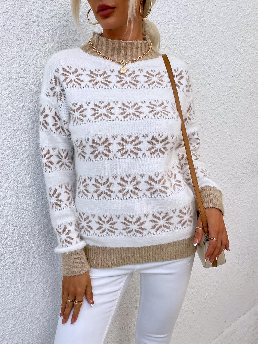 Gabriela | Jacquard Christmas sweater with snowflakes