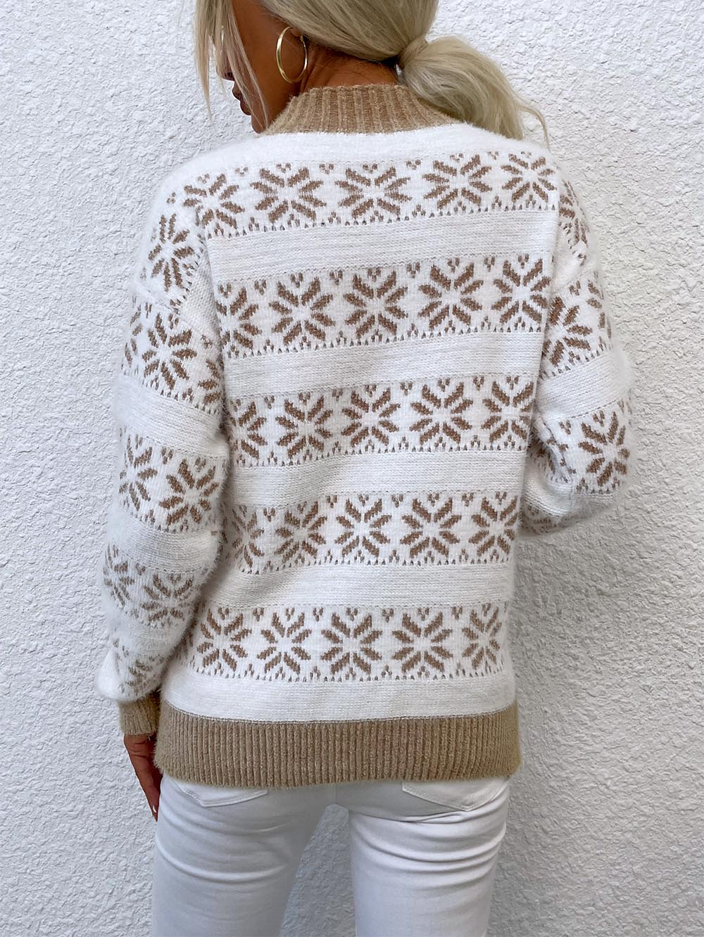 Gabriela | Jacquard Christmas sweater with snowflakes