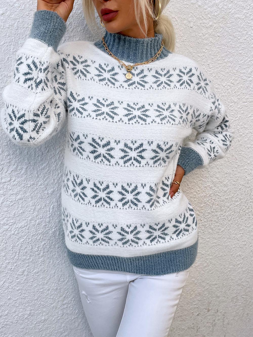 Gabriela | Jacquard Christmas sweater with snowflakes