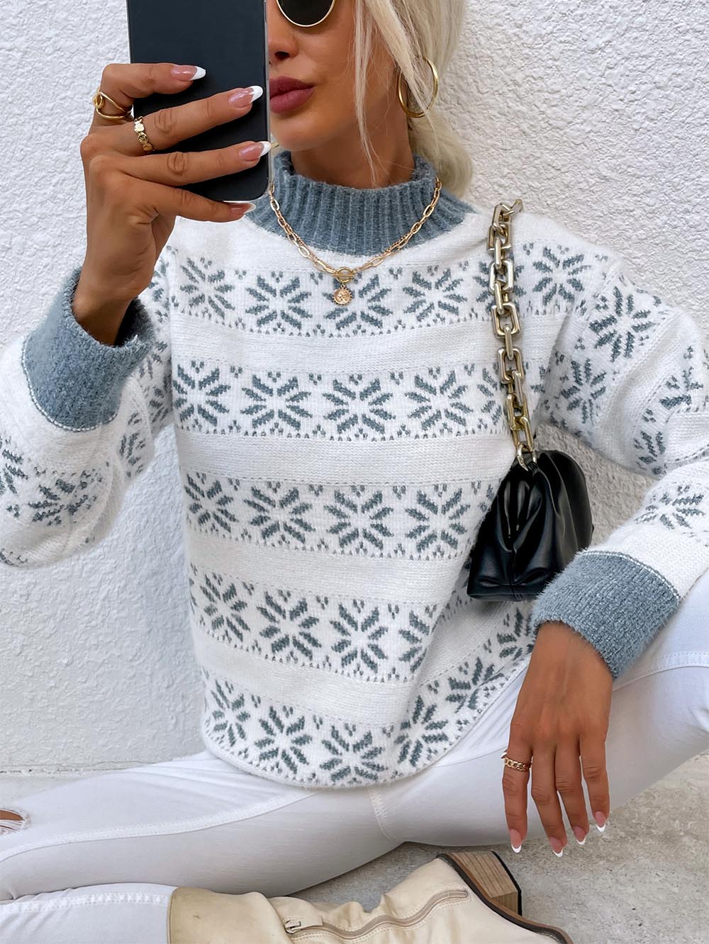Gabriela | Jacquard Christmas sweater with snowflakes