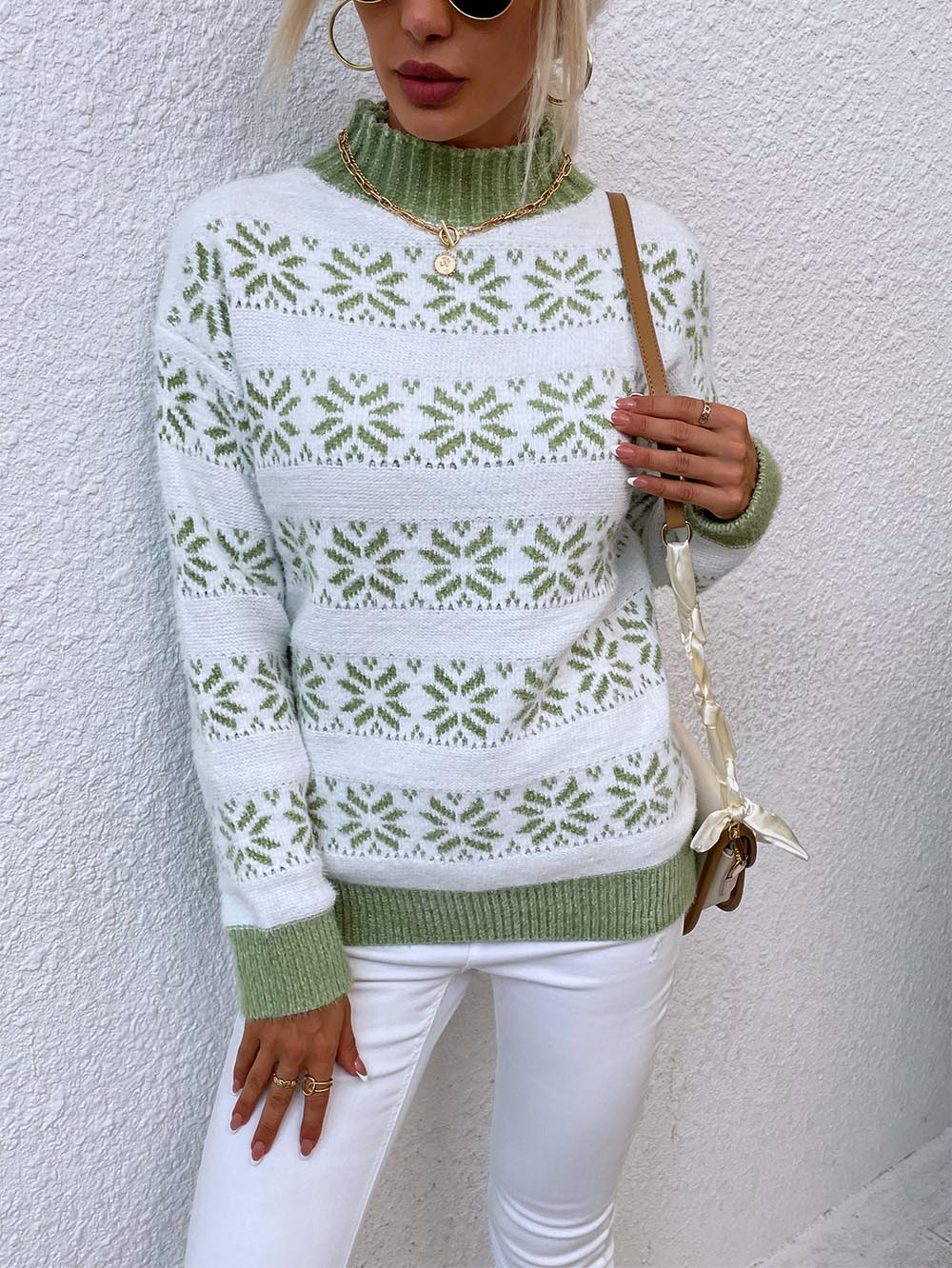 Gabriela | Jacquard Christmas sweater with snowflakes