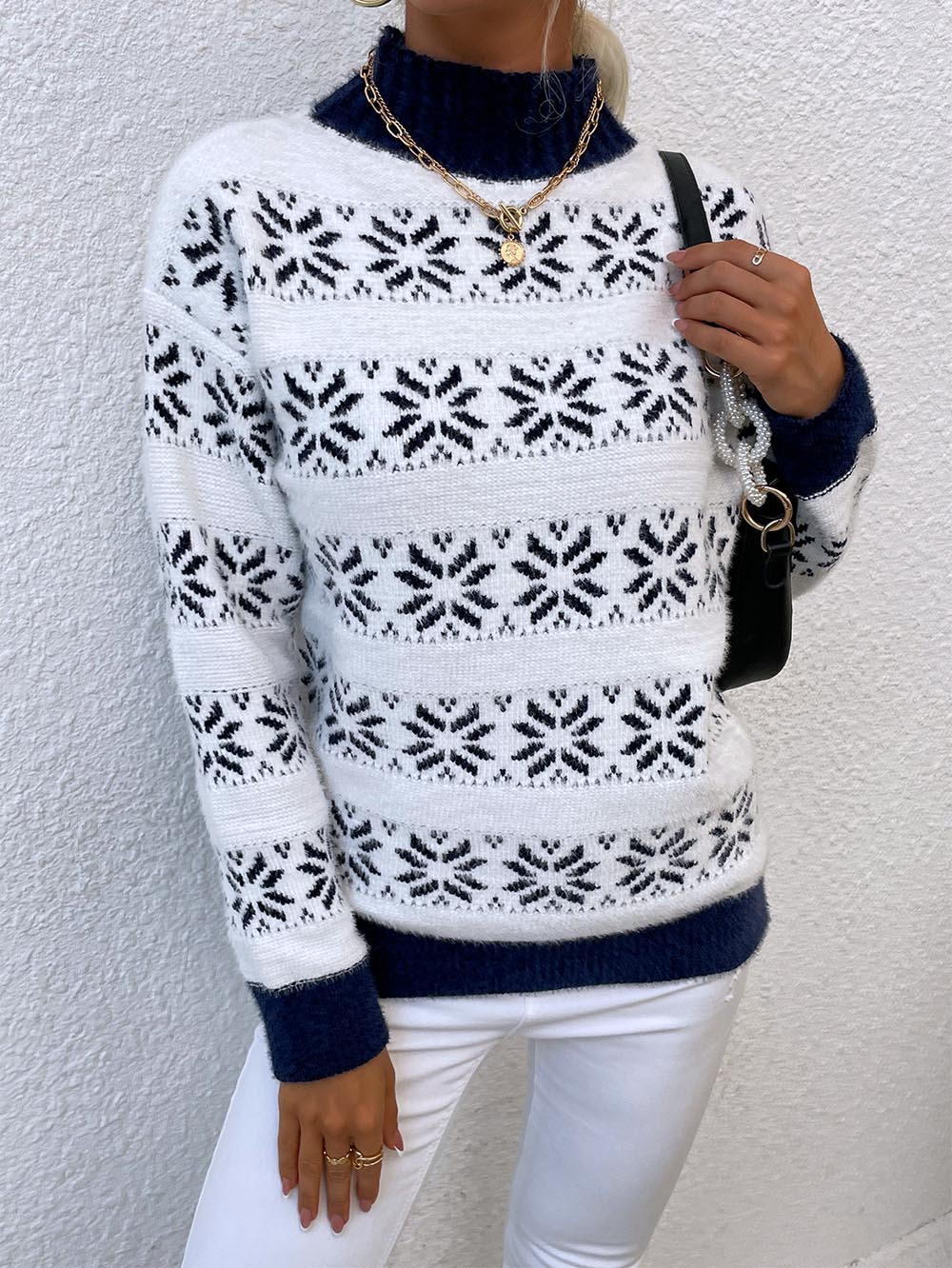 Gabriela | Jacquard Christmas sweater with snowflakes