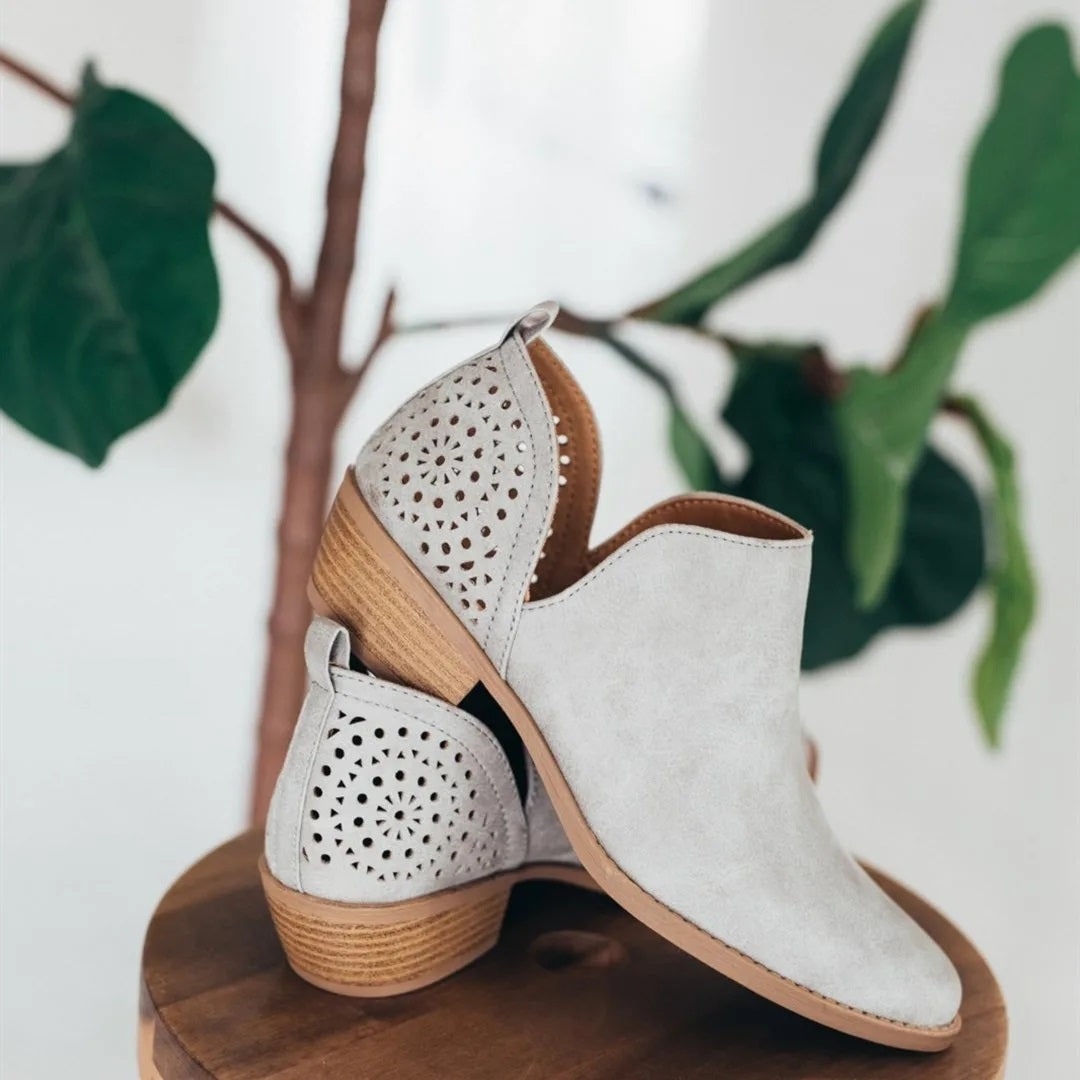 Yvonne | Supportive and fashionable orthopedic boots.