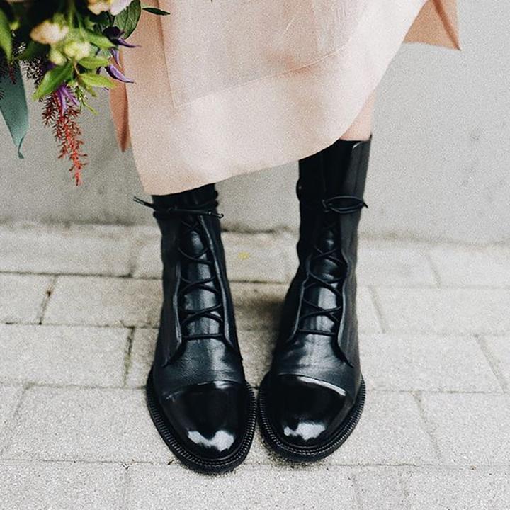 Teresa | Fashionable orthopedic support boots.
