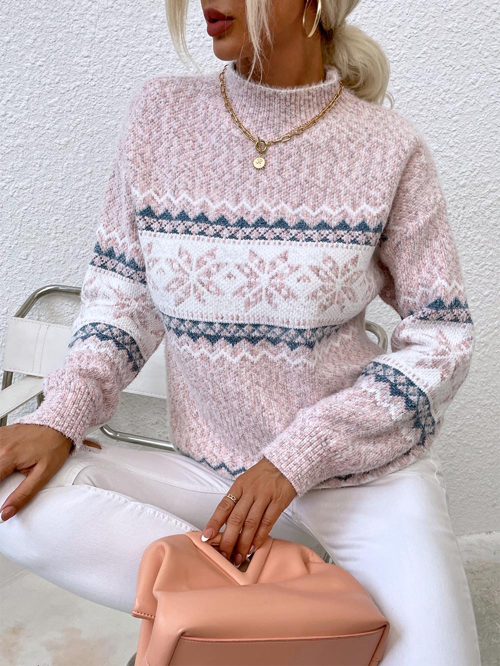 Evelyn | Mid-length sweater with a Christmas snowflake knit