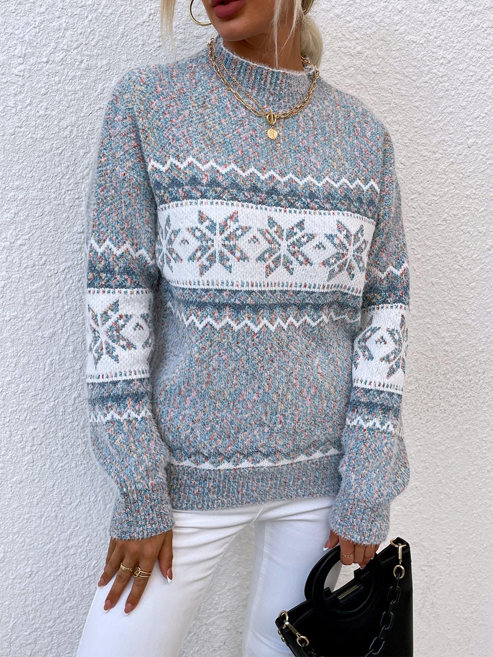 Evelyn | Mid-length sweater with a Christmas snowflake knit