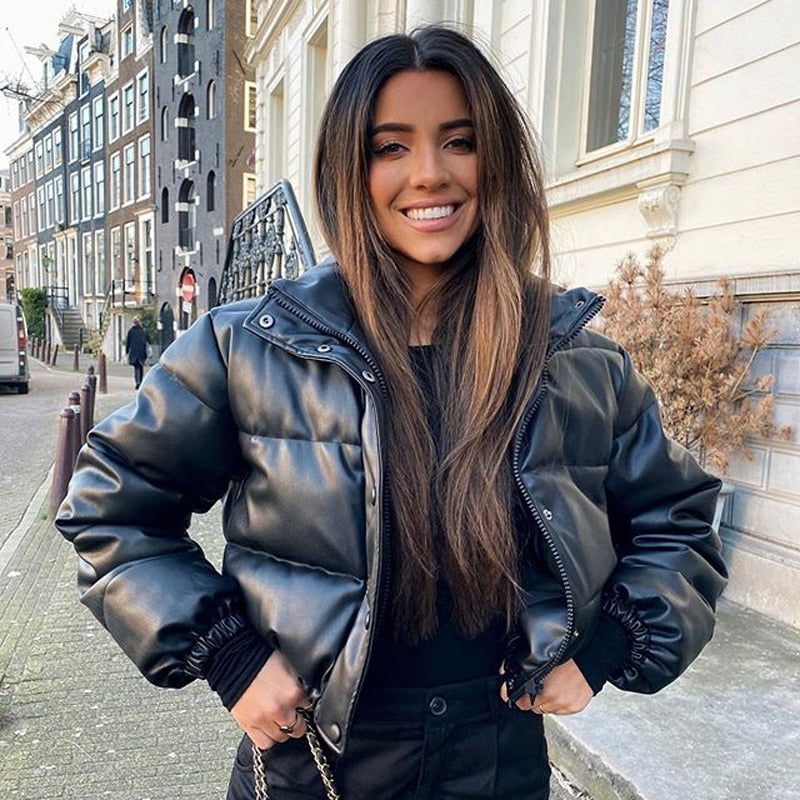 Carmen | Short black bomber style down jacket