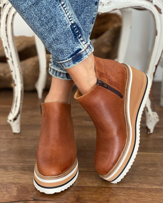 Judith | Versatile and supportive orthopedic boots.