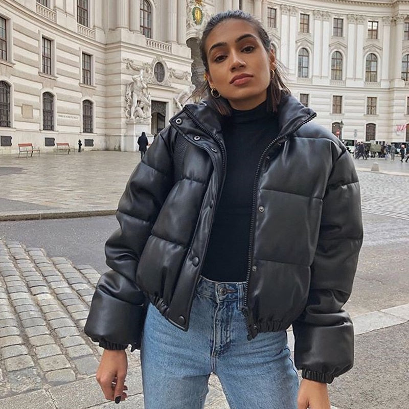 Carmen | Short black bomber style down jacket