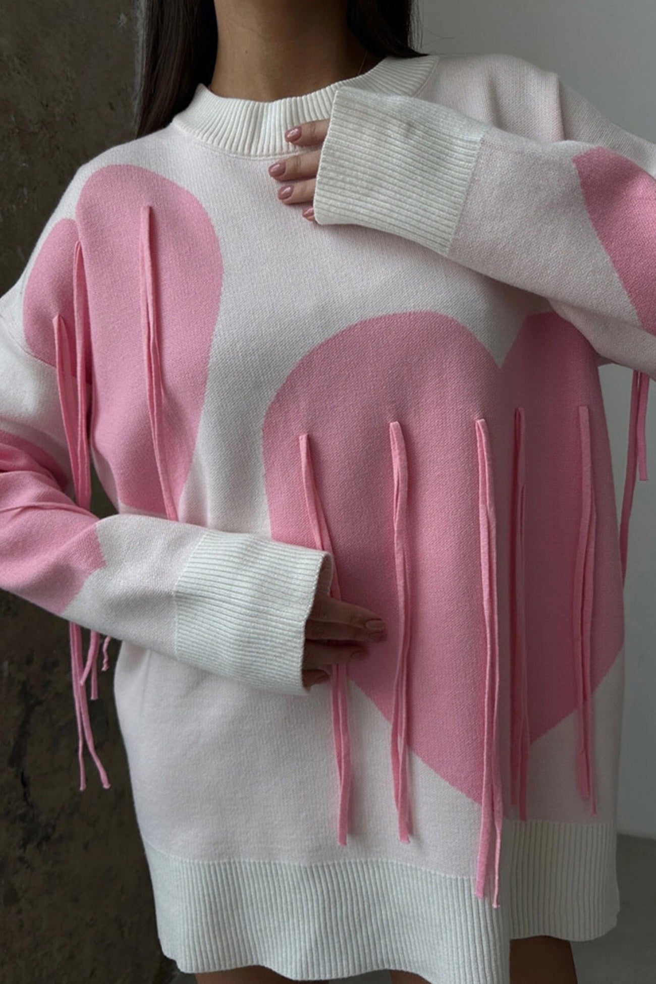 Marlies | Fringe sweater with heart graphic