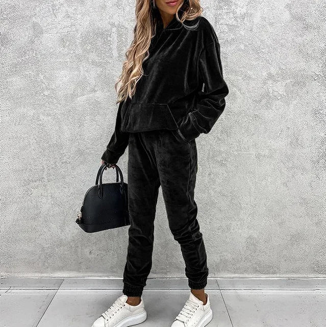 Magali | Luxurious velvet sweater and jogging pants set