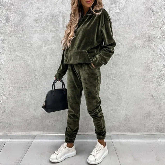Magali | Luxurious velvet sweater and jogging pants set