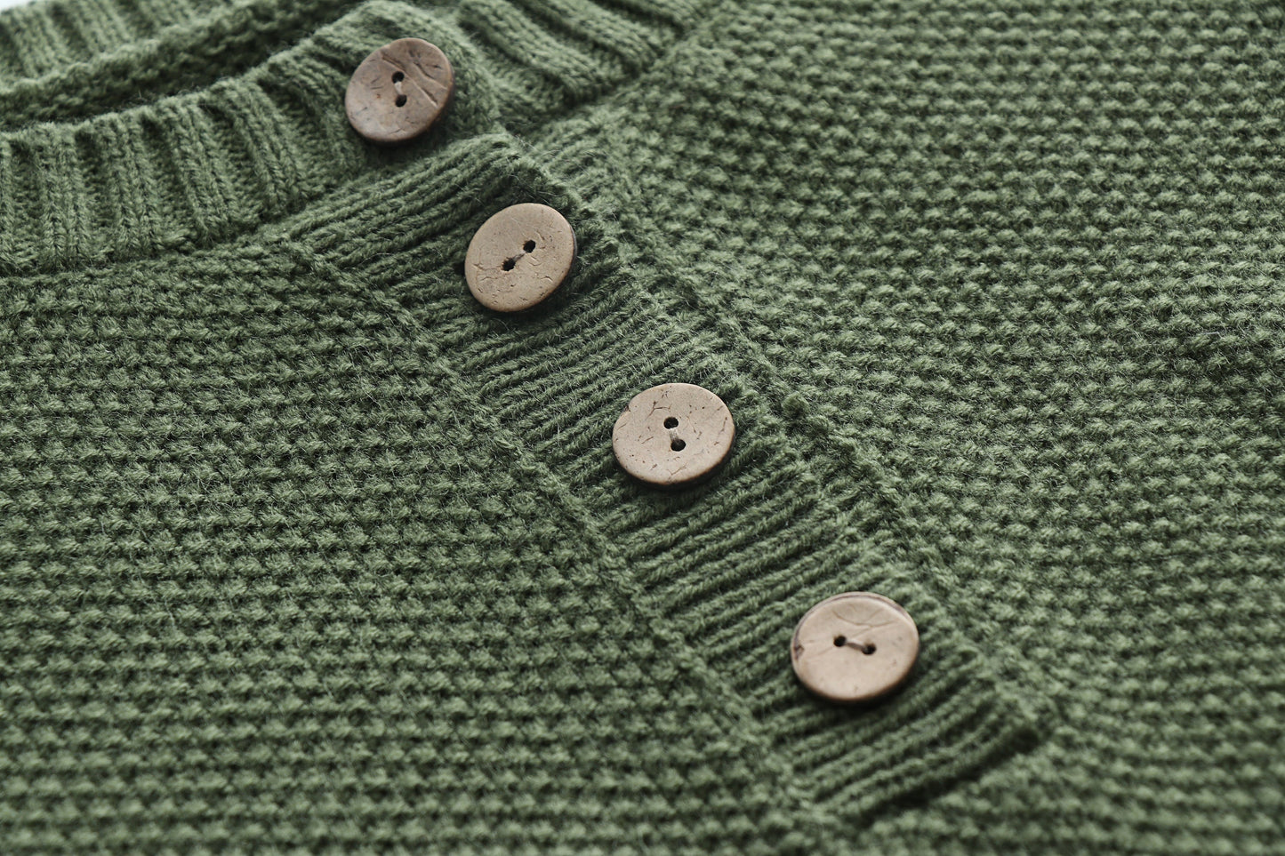 Amira | Relaxed and timeless winter sweater