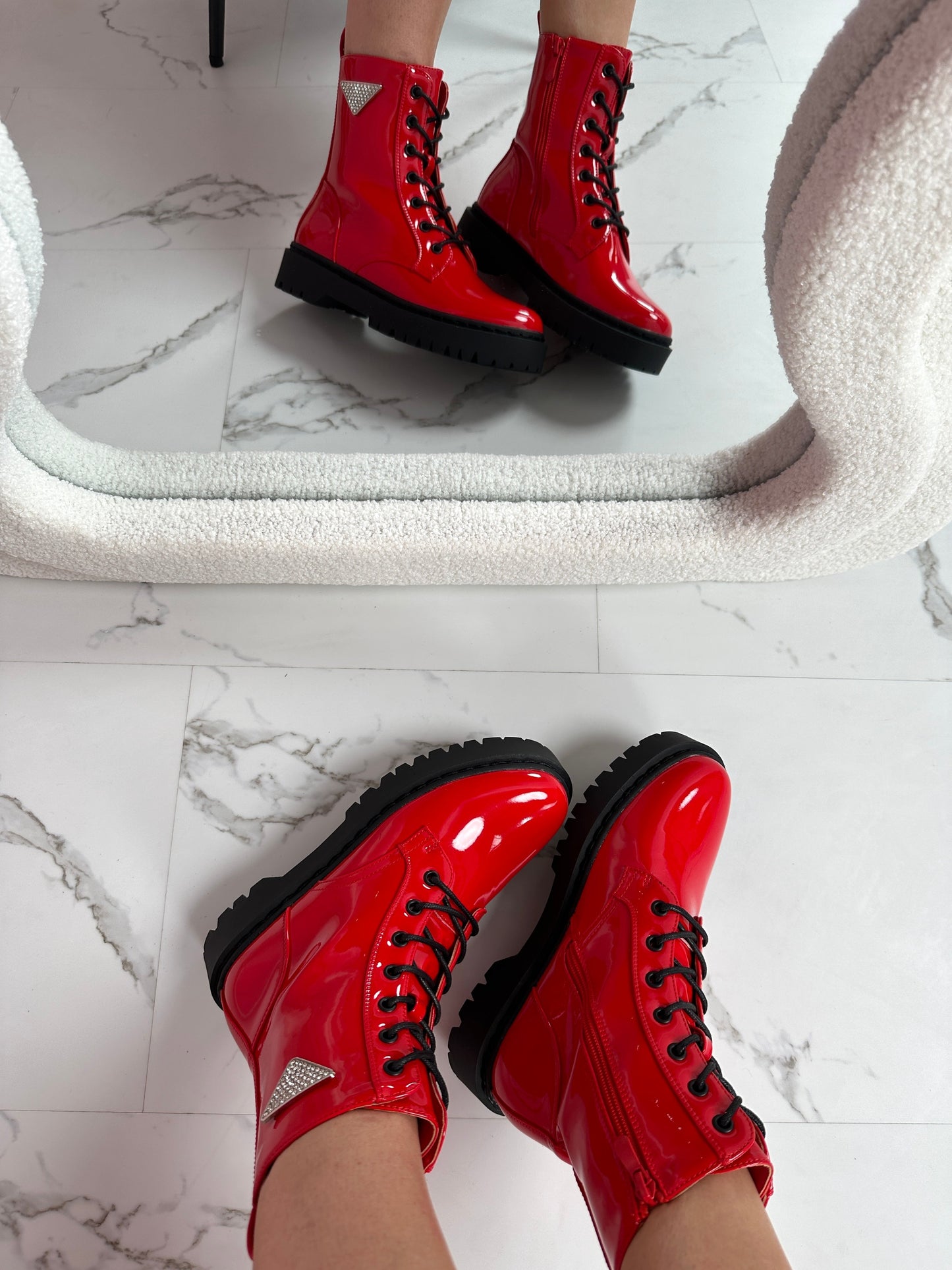 Stella | Shiny red boots