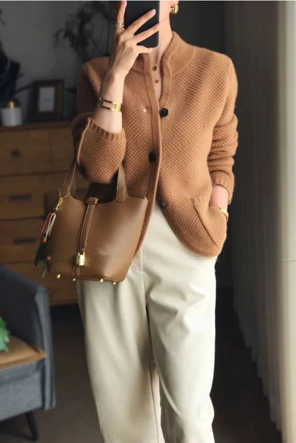 Samanta| Relaxed and timeless winter cardigan