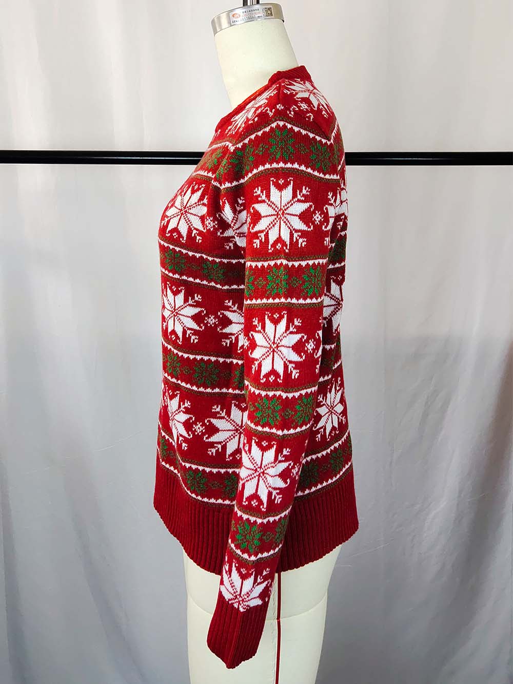 Carina | Knitted Christmas sweater with snowflakes and long sleeves