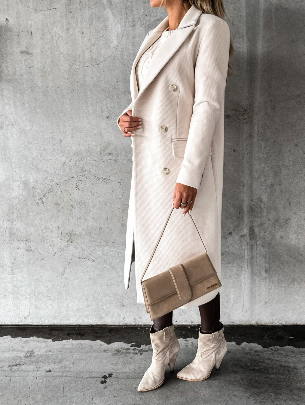 Jacqueline | Stylish double buttoned long coat