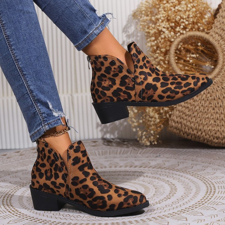 Julia | Comfortable and tailored orthopedic shoes.