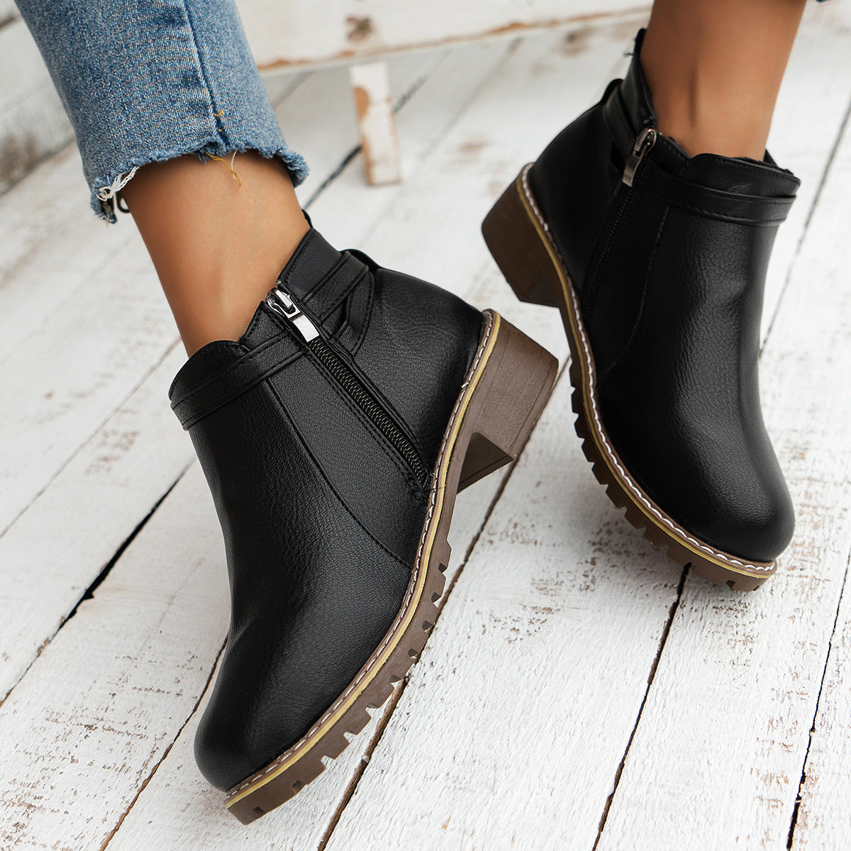 Leila | Fashionable orthopedic support boots.
