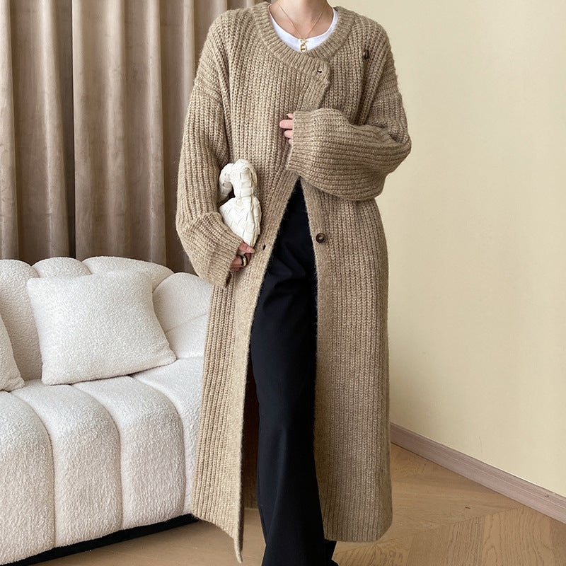 Pilar | Modern and effortless winter garment.
