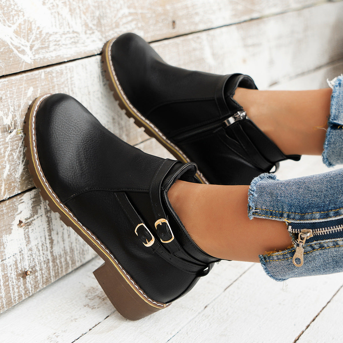 Leila | Fashionable orthopedic support boots.