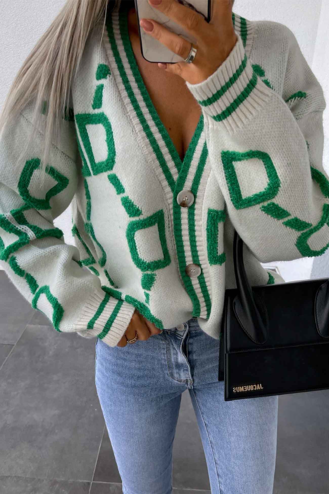 Amelie | Cardigan with contrasting letters and long sleeves