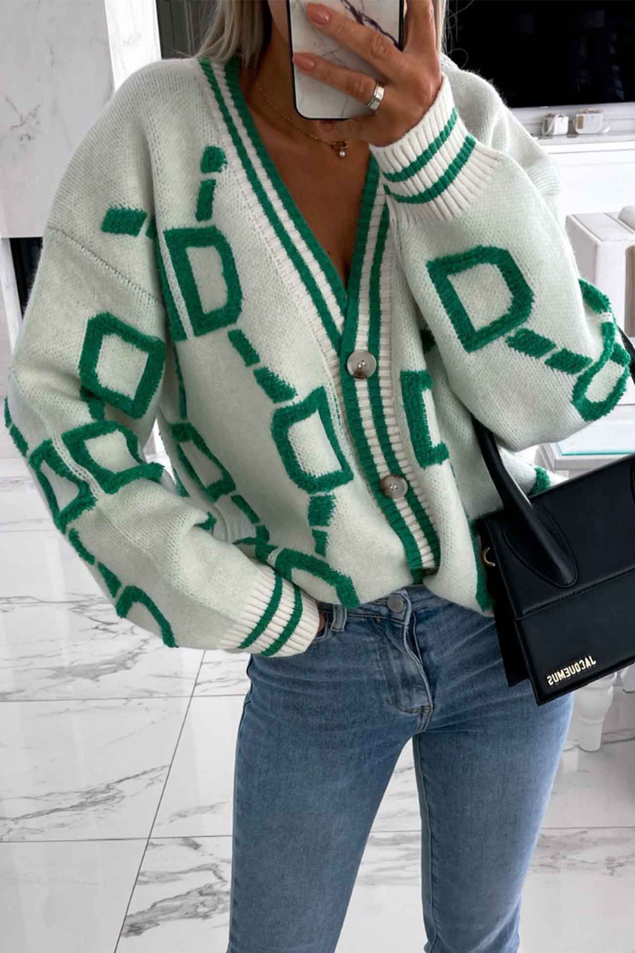 Amelie | Cardigan with contrasting letters and long sleeves