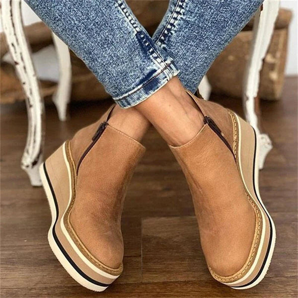 Jenni | Relaxed and supportive orthopedic wedge.