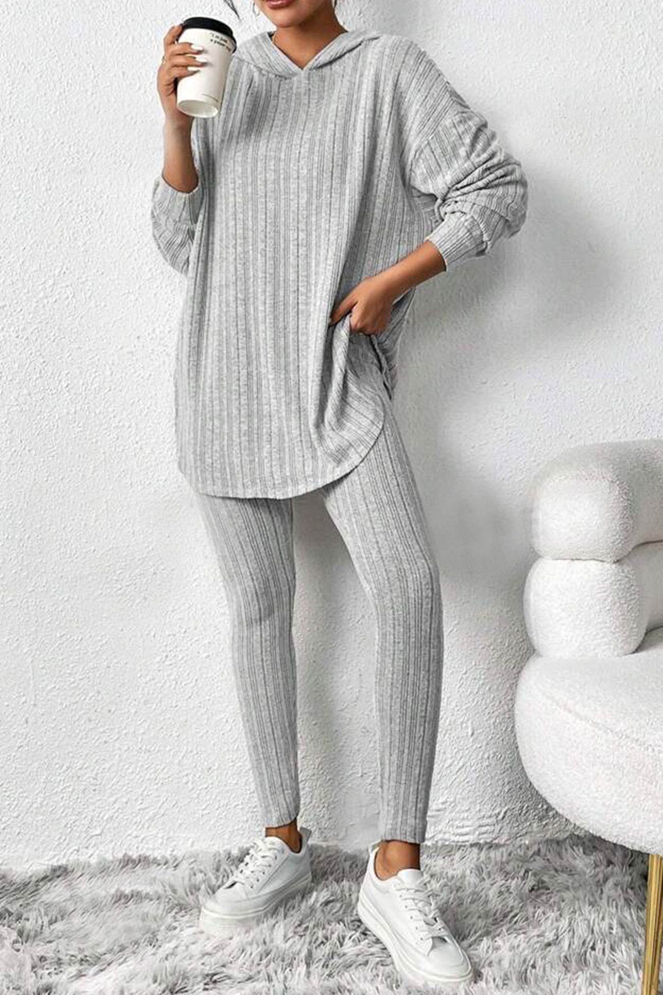 Delia | Mid-length hooded leggings set with ribbed slits