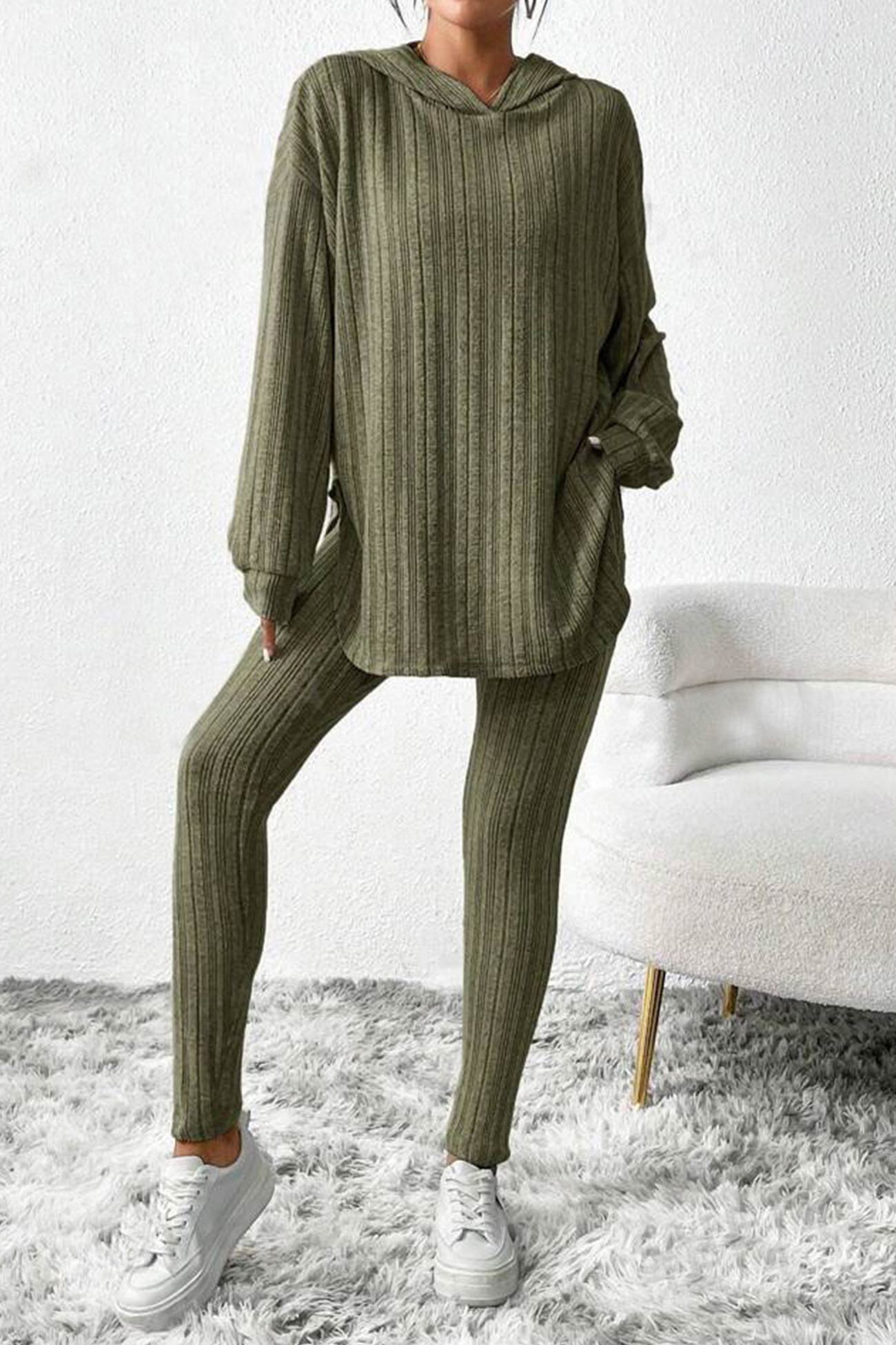 Delia | Mid-length hooded leggings set with ribbed slits
