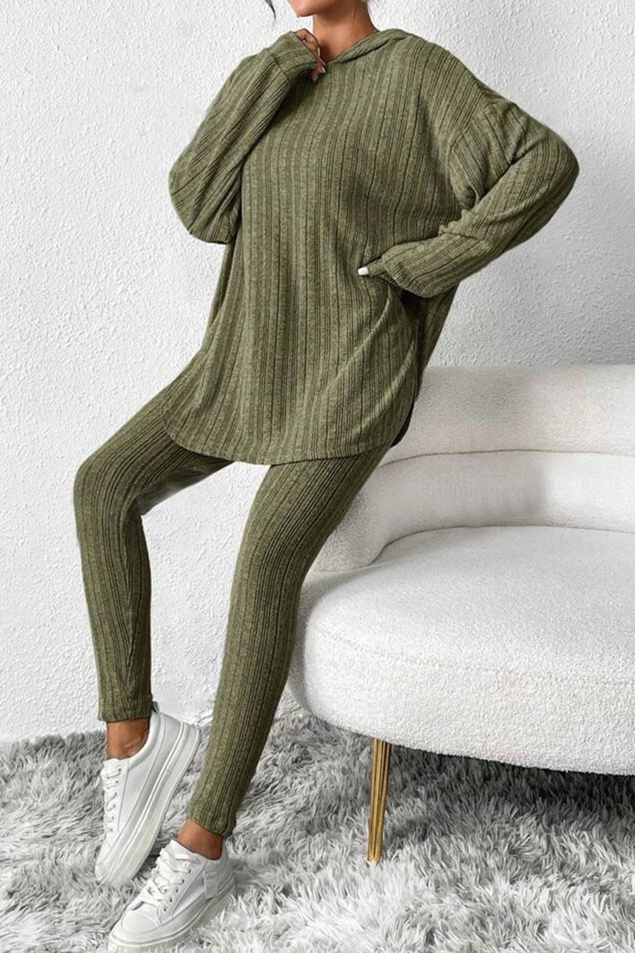 Delia | Mid-length hooded leggings set with ribbed slits