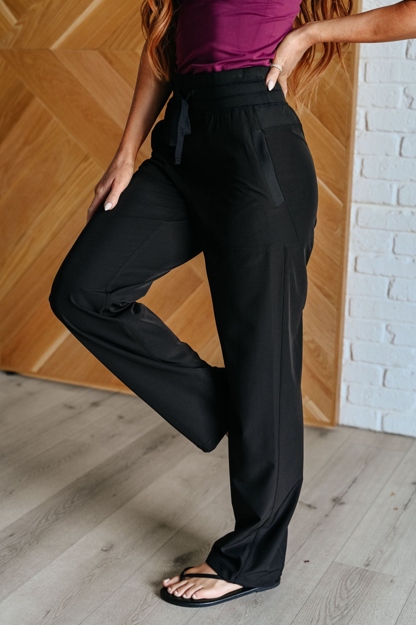 Mia | Runner's high drawstring jogging pants in black