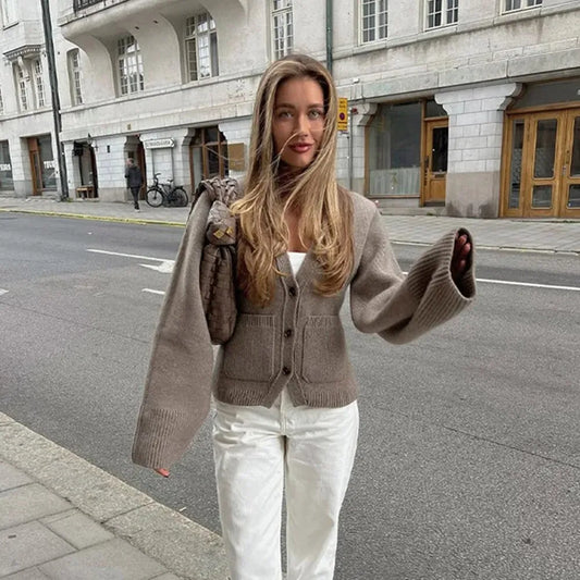 Barbara | Women's cardigan with long sleeves and button placket
