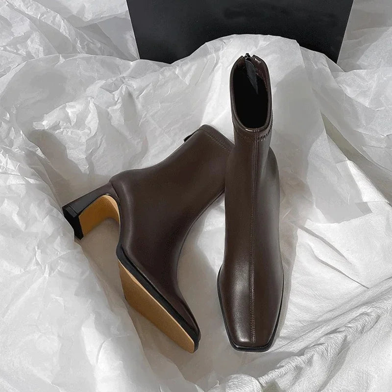 Pilar | Elegant ankle boots with square toe