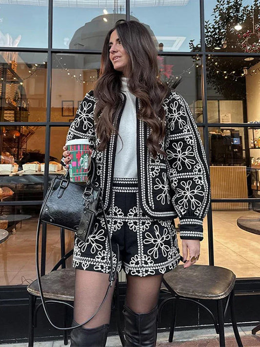Maria Elena | Fabulous coat with print and elegant short outfits