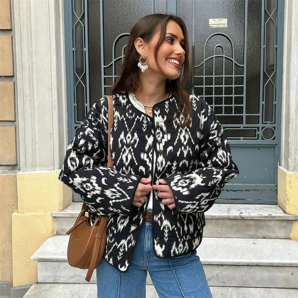 Amira | Short and versatile padded round jacket